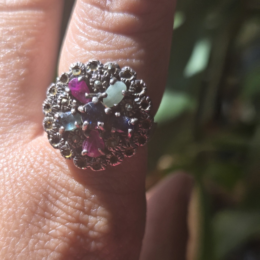 Elegant Silver and Multicolor Gemstone Ring Emeraude